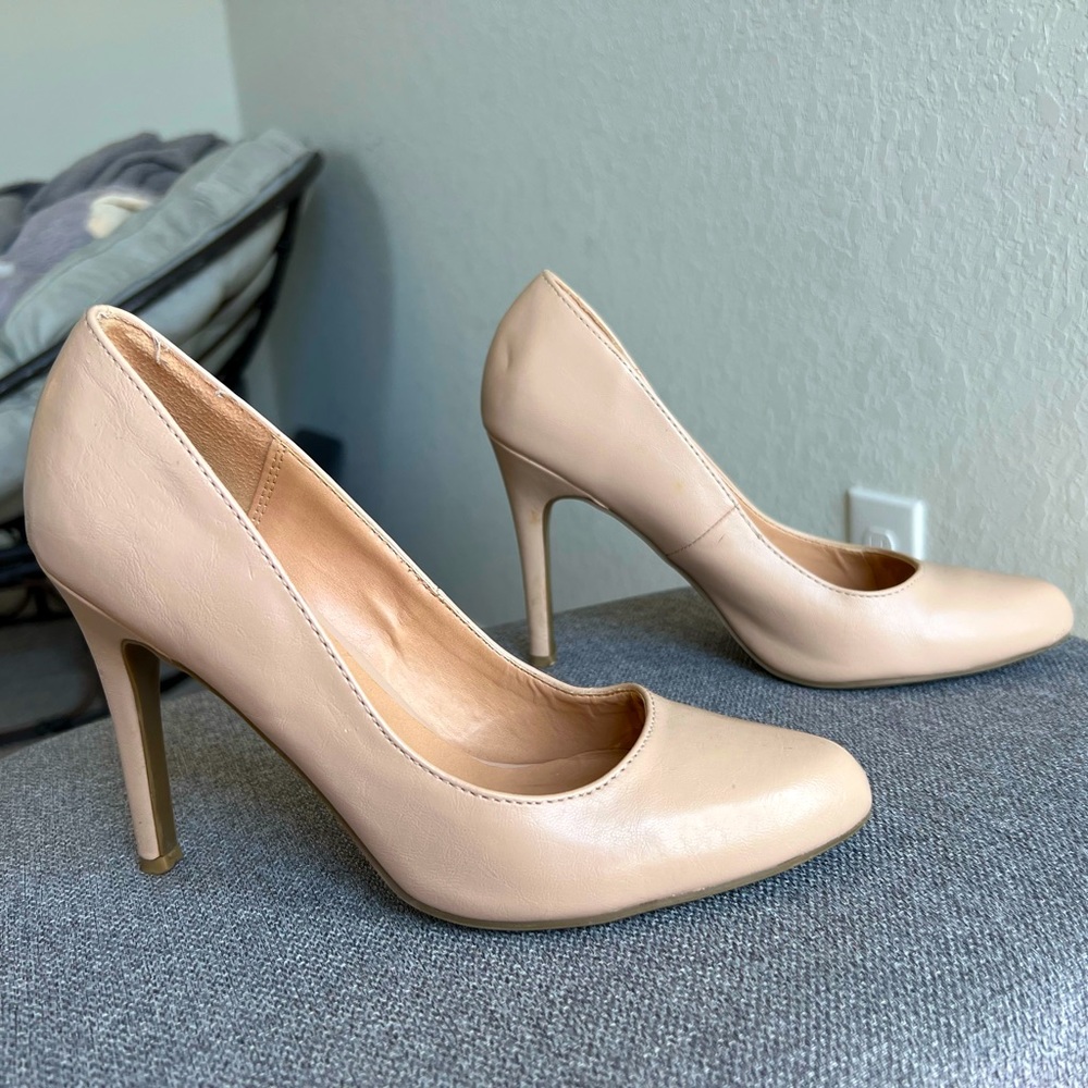Lauren Conrad Beige/Nude “LC Blossom” Pumps